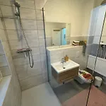 Διαμέρισμα Elbo46 Mit Balkon, Waschmaschine & Smart Tv