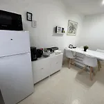 Διαμέρισμα Elbo46 Mit Balkon, Waschmaschine & Smart Tv